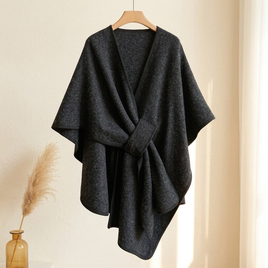 VALERIA | CAPA TIPO PONCHO DE PUNTO CON CINTURÓN