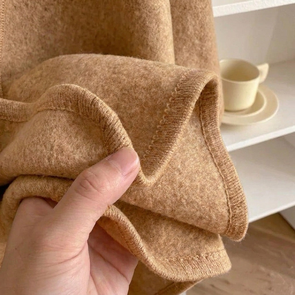 VALERIA | CAPA TIPO PONCHO DE PUNTO CON CINTURÓN
