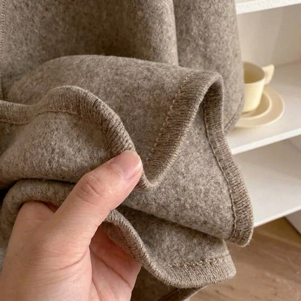 VALERIA | CAPA TIPO PONCHO DE PUNTO CON CINTURÓN