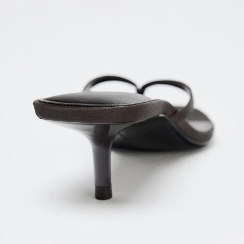Sandalia Noa | Kitten heel con punta cuadrada