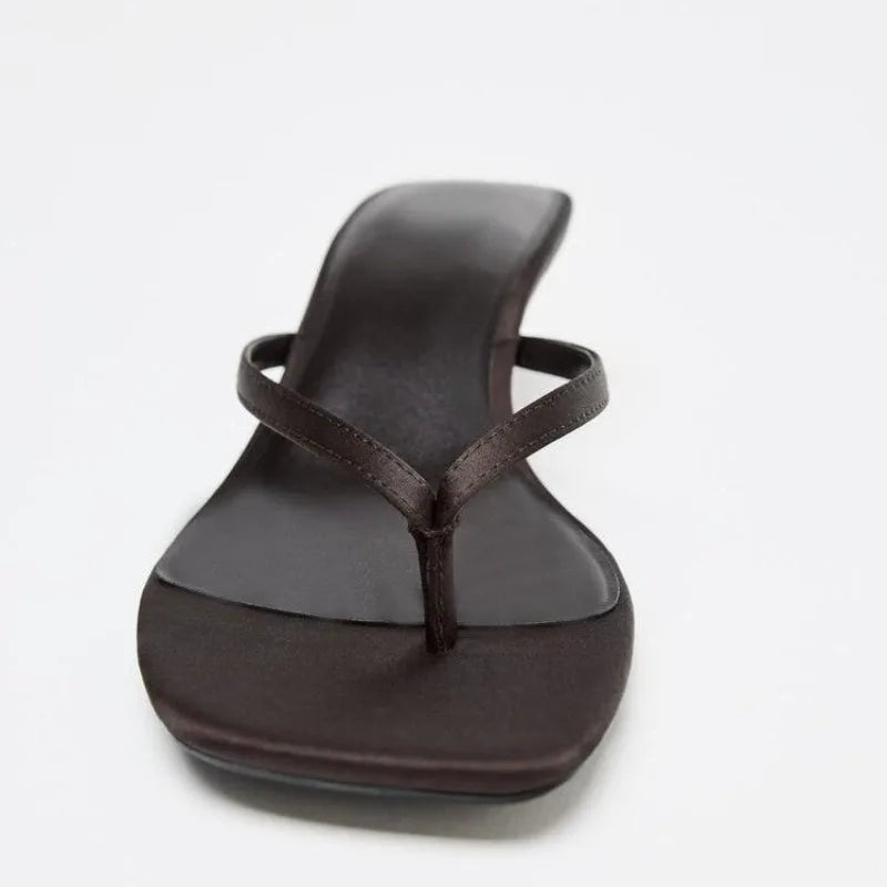 Sandalia Noa | Kitten heel con punta cuadrada